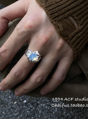 复古蝴蝶环绕立体树脂戒指