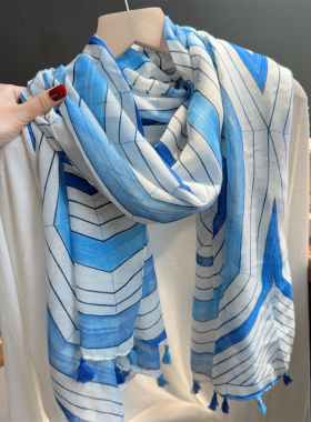 蓝白几何条纹流苏围巾