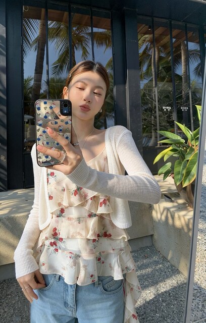 2026 Summer 2026 ເສື້ອແຟຣນ Retro Floral ໃໝ່ຂອງຜູ້ຍິງ ອອກແບບ Niche Chic Suspender + ເສື້ອກັນແດດ
