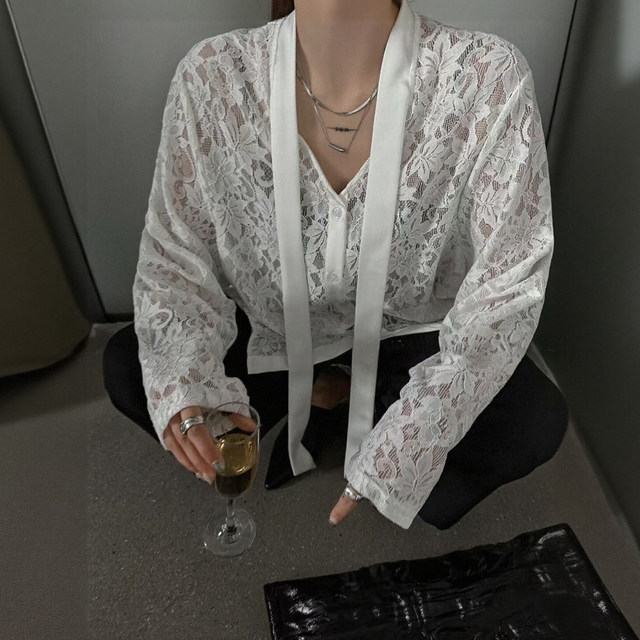 ເສື້ອຍືດຄໍ V-neck ສີດໍາສໍາລັບແມ່ຍິງວ່າງແລະຂີ້ຄ້ານ
