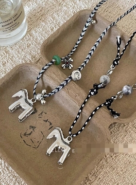 2025新款编织绳小马吊坠项链女长款高级感毛衣链简约时尚百搭配饰