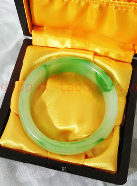 浅绿色飘花跑江湖玉手镯