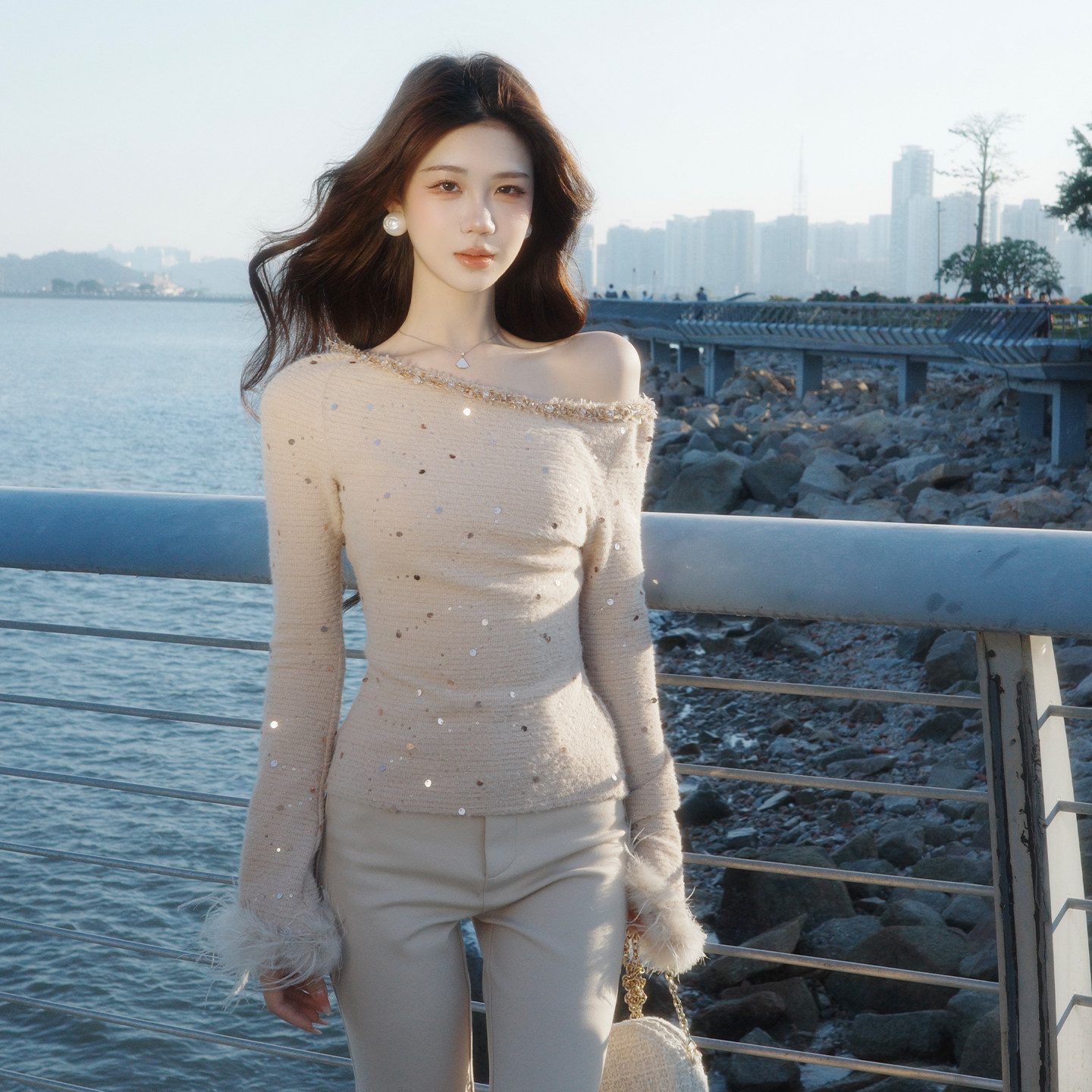 木子李的李设计感温柔长袖斜肩蕾丝亮片上衣高腰针织喇叭裤长裤冬,淘宝优惠券,粉丝福利购,淘宝优惠卷