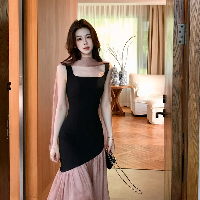 Muzi Li's Li ອອກແບບ dress stitching