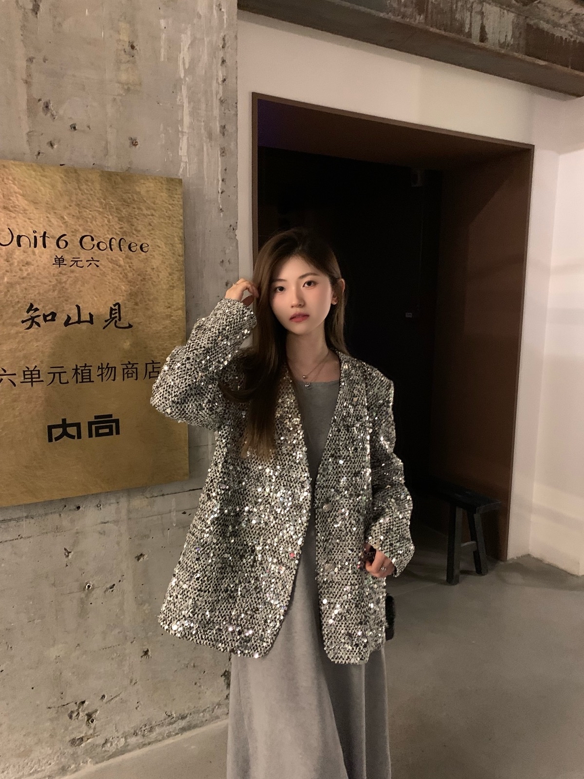 设计款高级感V领银色亮片外套西服女春季新款百搭blingbling西装