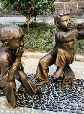 玻璃钢仿铜一家三口人物 户外公园广场摆放铸铜亲情主题雕塑定做