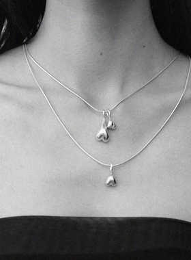韩国小众设计师极简倒挂爱心银色蛇骨链项链高级感简约叠戴毛衣链