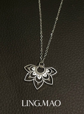 银色镂空半朵莲花吊坠项链高级感