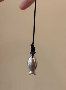 新中式银色亮面小鱼吊坠项链简约