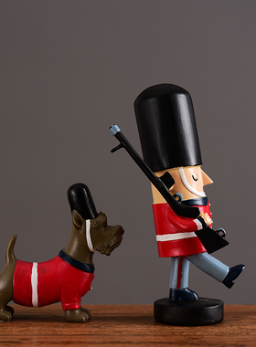 摆设英国卫兵样板房礼物酒柜摆件