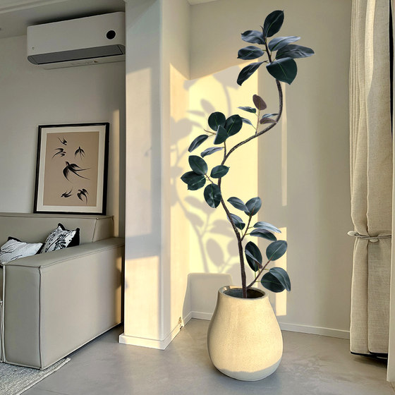 Black King Kong simulated green plants, high-end light luxury plant decoration, indoor living room floor-standing ornaments, fake flowers, simulated flower decorations