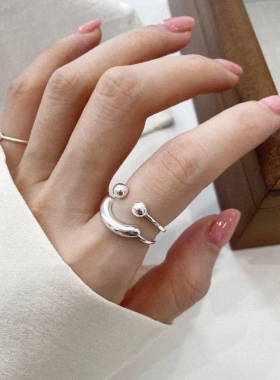 新款2024小众设计笑脸圆球戒指女简约风时尚ins百搭高级感食指戒