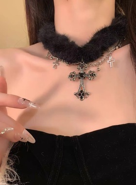 甜酷风黑色毛绒双层十字架项链女独特设计感精致choker叠戴锁骨链