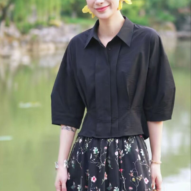 ເສື້ອ niche ຄົນອັບເດດ: ຂອງແມ່ຍິງ, ເສື້ອຍືດອະເນກປະສົງແລະຫຼຸດຜ່ອນອາຍຸ