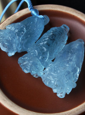 一物一图吊坠海蓝宝雕刻件男女