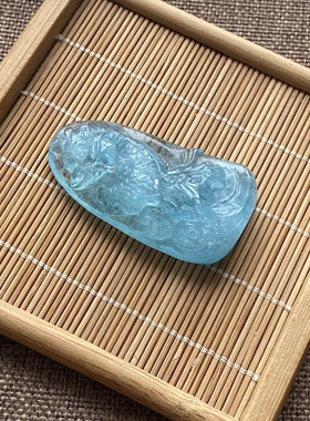 特大号天然海蓝宝龙牌吊坠精致雕刻新款男女水晶挂件龙马精神冰种