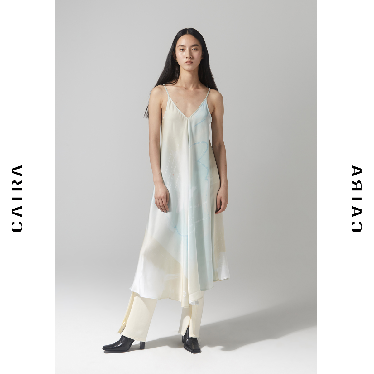 CAIRA 22SS性格化系列原创手绘印花连衣裙V领极光吊带裙中长款 - 图0