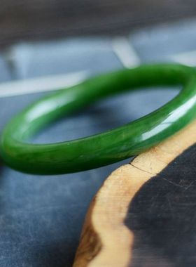 新疆碧玉女款礼物圆条手镯