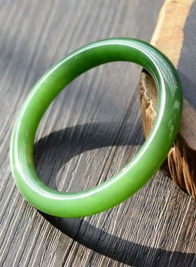 圆条女款礼物碧玉手镯