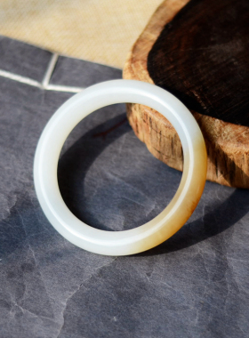 圆条带证书玉镯子