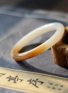 圆条且末料带证书和田玉手镯