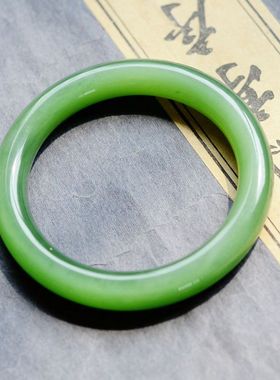 碧玉起荧光圆条手镯