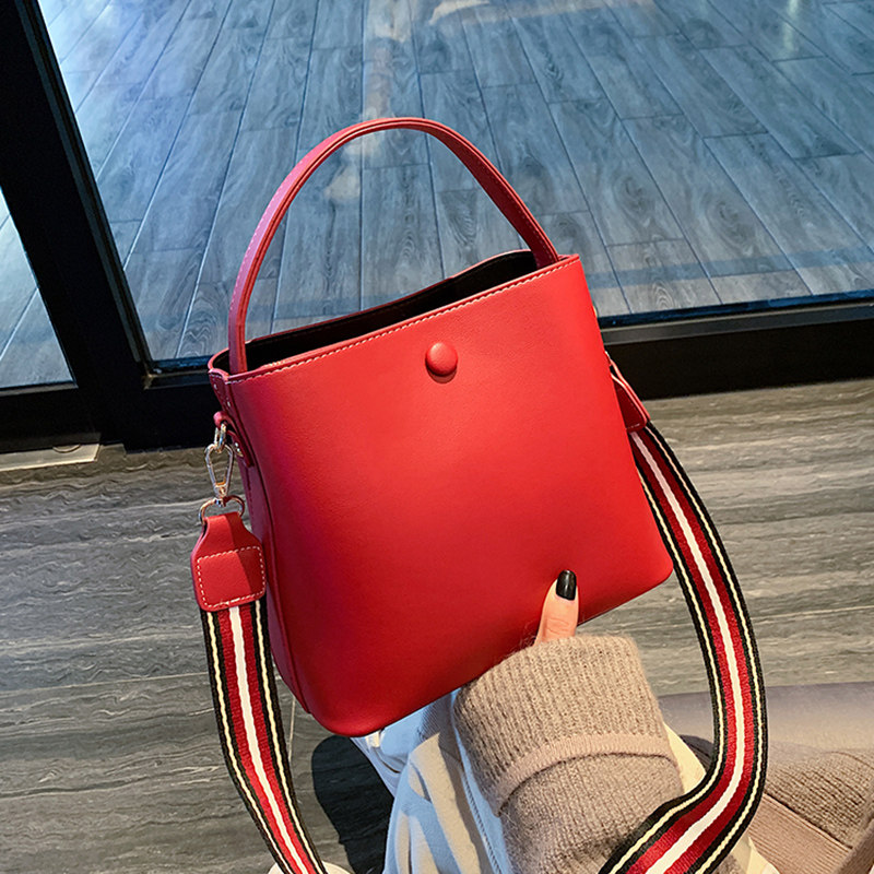 网红手提水桶包包2020春新款斜挎包 古阑迪莉女士包袋