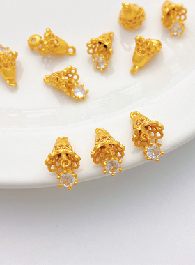 沙金保色镶锆石镂空花纹铃铛吊坠