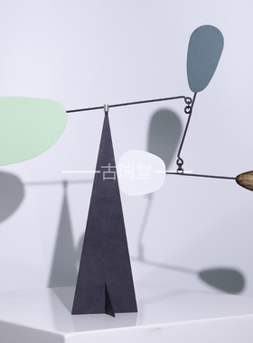 金属装饰现代客厅平衡动态