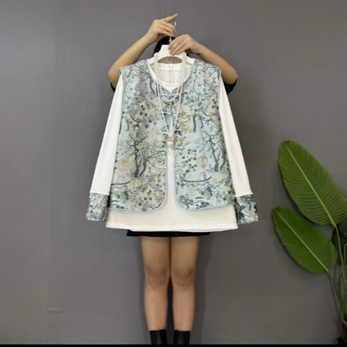 加肥圆领盘扣花朵国风马甲拼色袖口打底衫胖妹妹气质复古两件套女 - 图1