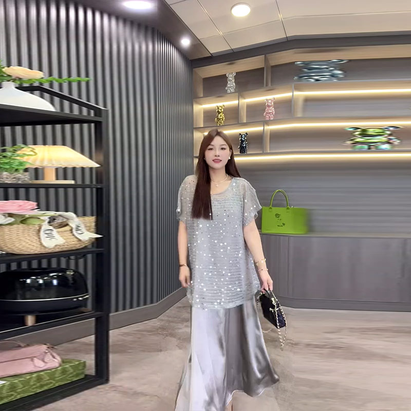 加大码女装圆领短袖亮片上衣吊带裙胖妹妹夏季款气质设计感两件套 - 图2