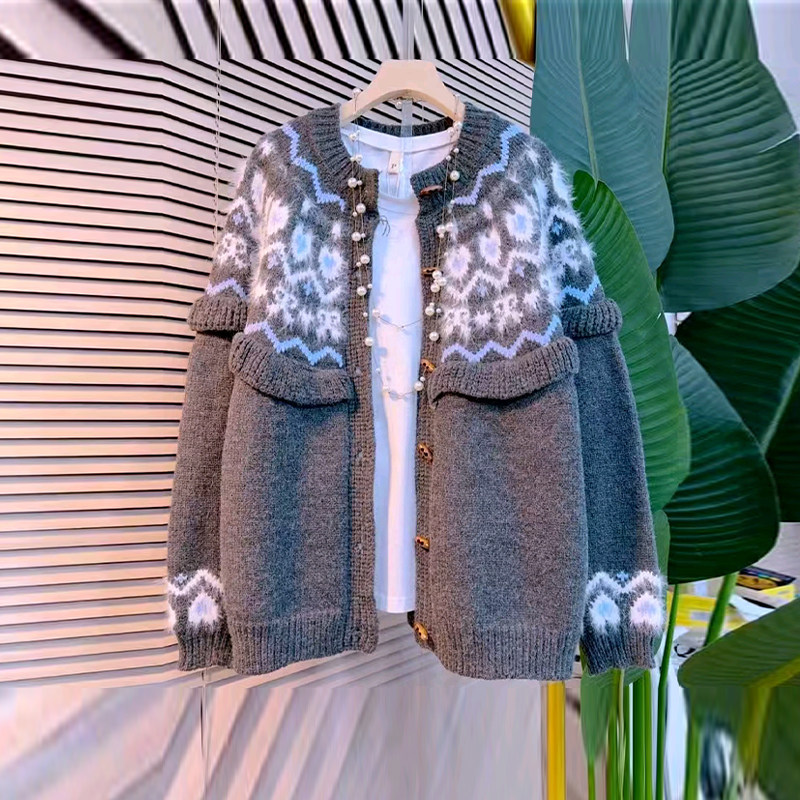 加肥女拼色花朵肩长袖针织毛衣胖妹妹2026新年冬季款洋气百搭外套,淘宝优惠券,粉丝福利购,淘宝优惠卷