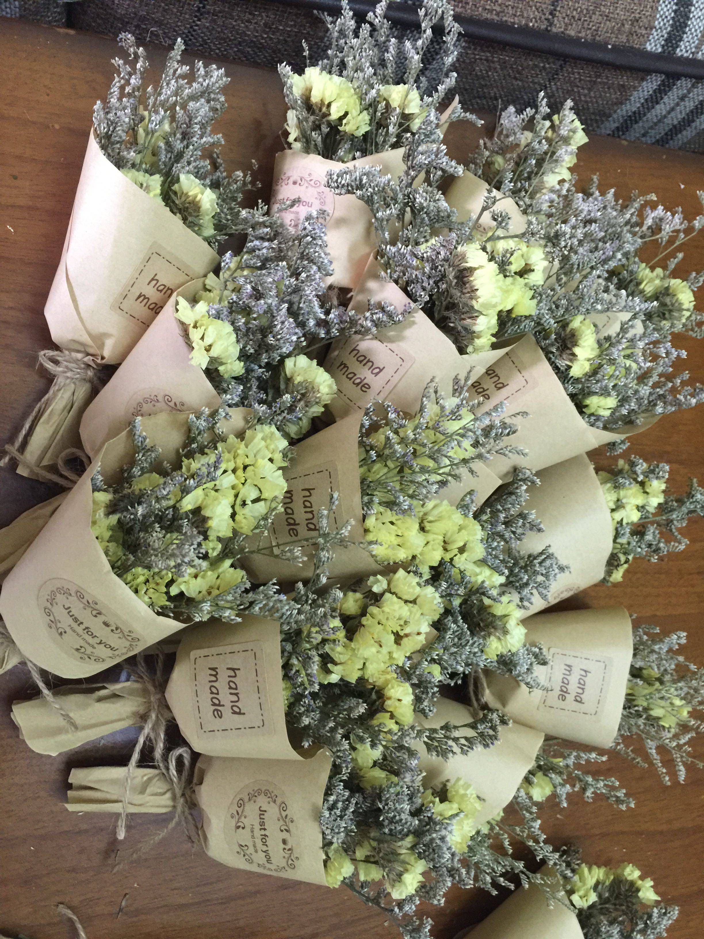 迷你小花束天然干花,淡淡黄色勿忘我与情人草组合牛皮纸包装特惠