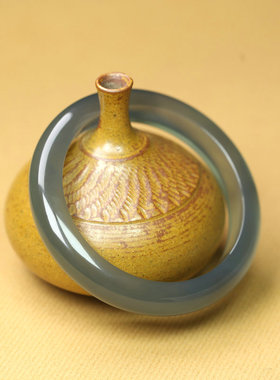 天然玛瑙高冰种库里蓝宽扁条手镯