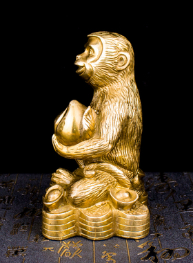 黄铜手抱仙桃摆件属猴吉祥物装饰