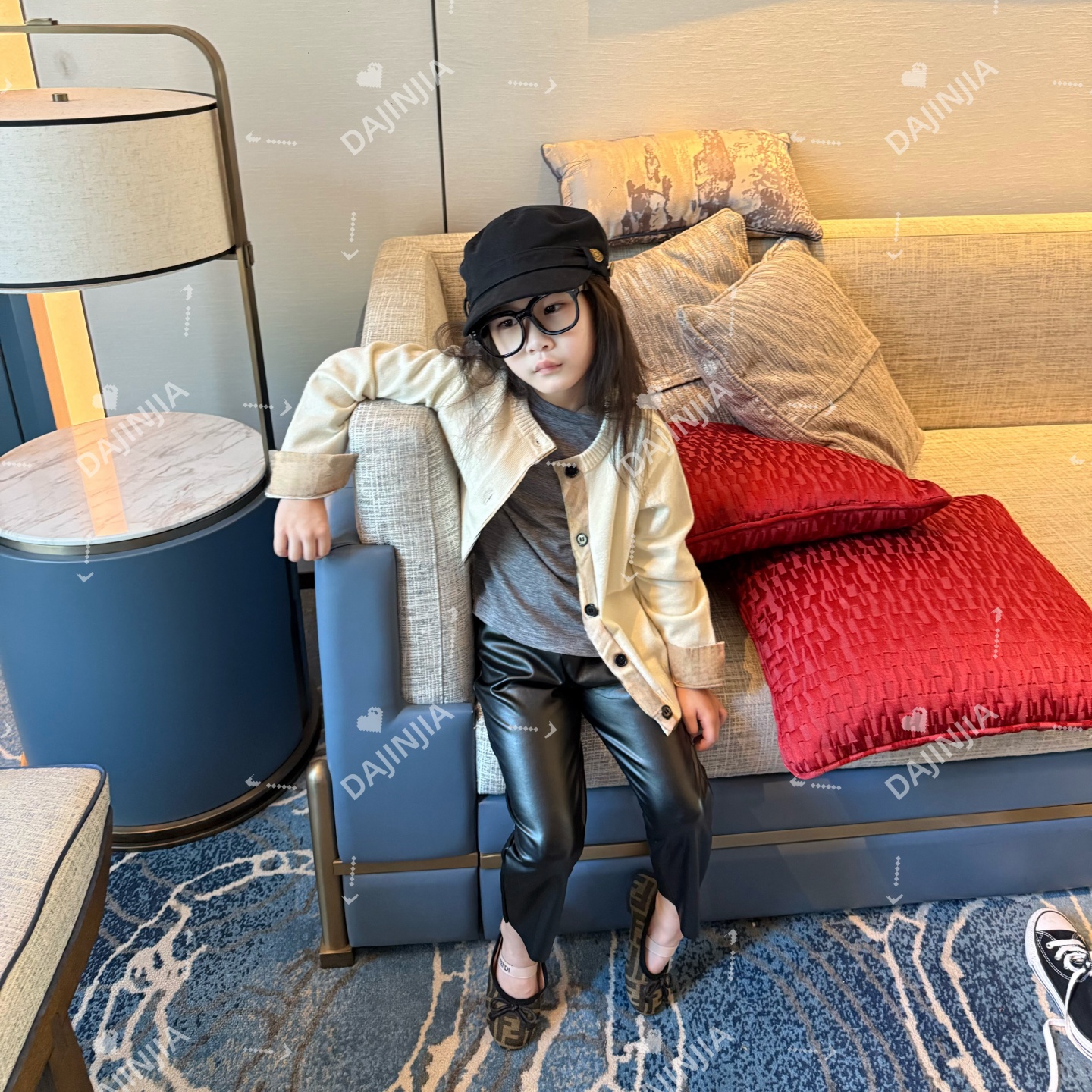 25秋冬新款高定轻奢风米白色男女童毛衣针织棉百搭巨舒服开衫外套 - 图1