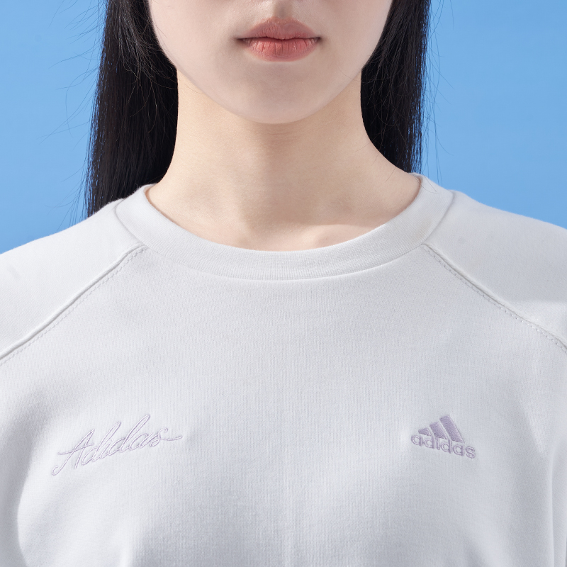 Adidas阿迪达斯白色圆领卫衣女2023秋季新款休闲长袖套头衫IP7090