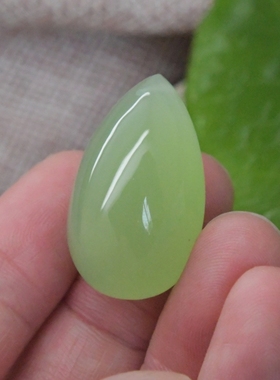 鹏明仙天然绿纹石水滴吊坠