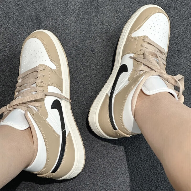 Nike耐克女鞋高帮休闲鞋Jordan1运动鞋时尚板鞋篮球鞋 BQ6472-103