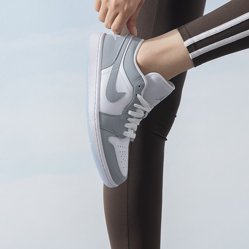 耐克男鞋板鞋Air Jordan 1 Low AJ1灰色低帮运动篮球鞋DC0774-105 - 图1