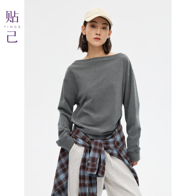 Lazy off-shoulder ເຮືອຄໍເສື້ອ sweatshirt ວ່າງສະບາຍ