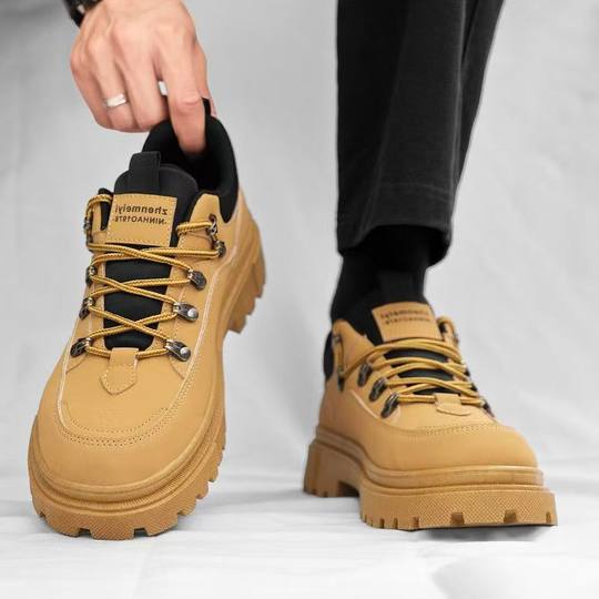 男鞋秋季2025新款户外工装马丁鞋黑色英伦上班工作休闲劳保鞋子男