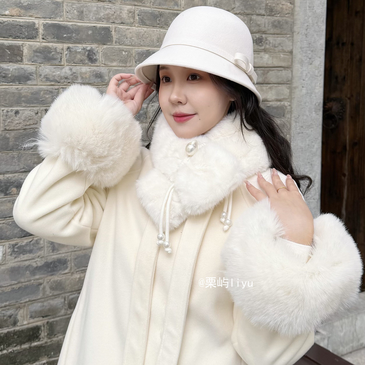 千金风白色毛绒围巾女冬季高级感仿皮草配饰保暖交叉毛领围脖脖套,淘宝优惠券,粉丝福利购,淘宝优惠卷