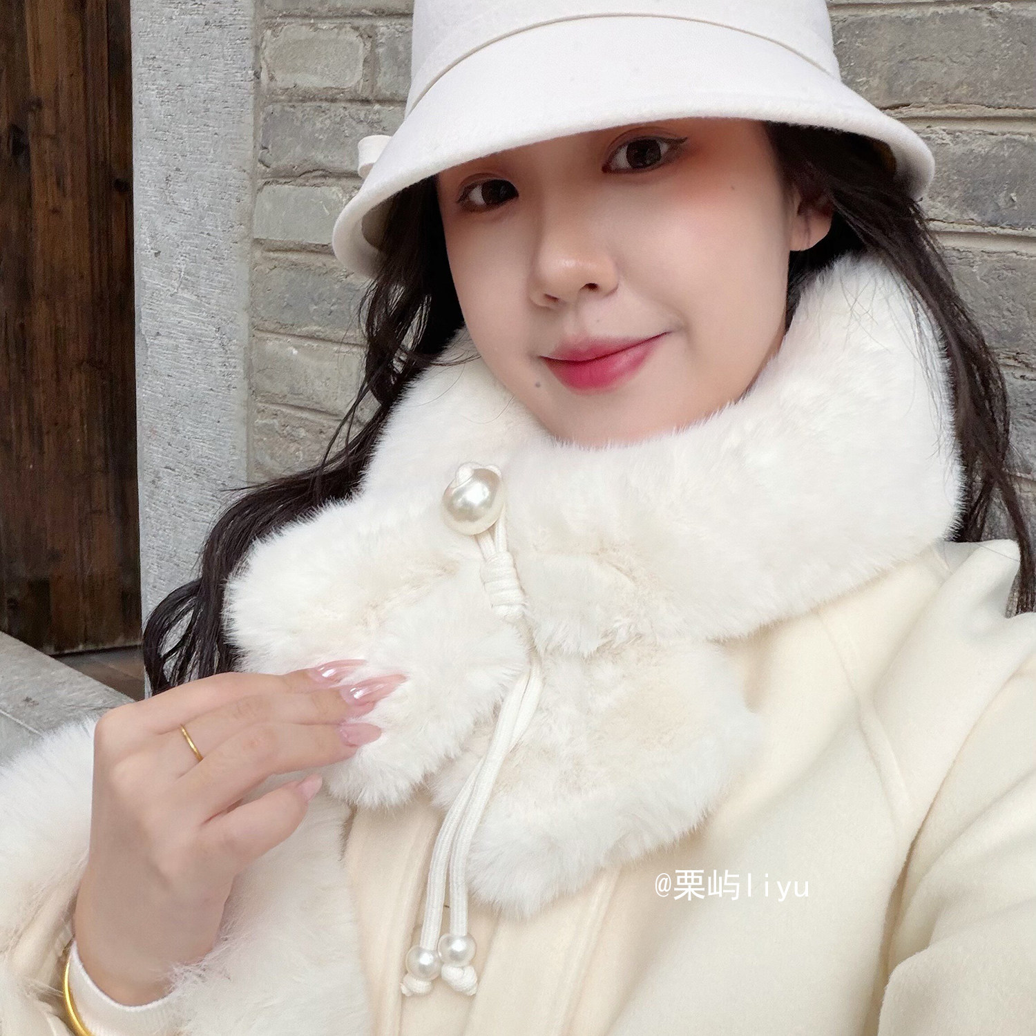 千金风白色毛绒围巾女冬季高级感仿皮草配饰保暖交叉毛领围脖脖套,淘宝优惠券,粉丝福利购,淘宝优惠卷