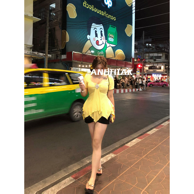 Annie ບໍ່ເປັນທີ່ນິຍົມ, ເຄື່ອງຫມາຍດາວ rivet ສີດໍາ, ອັດຕາສ່ວນ super, ສັ້ນ rivet slim, ແມ່ຍິງ summer ໃຫມ່ໄຂມັນບວກກັບຂະຫນາດສັ້ນ