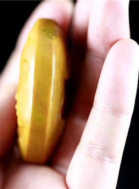 苏工名家战国红玛瑙挂件雕刻吊坠