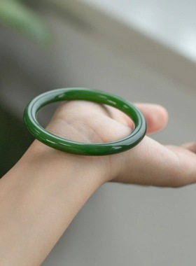 自家新疆和田碧玉冰种阳绿女款玉石手镯