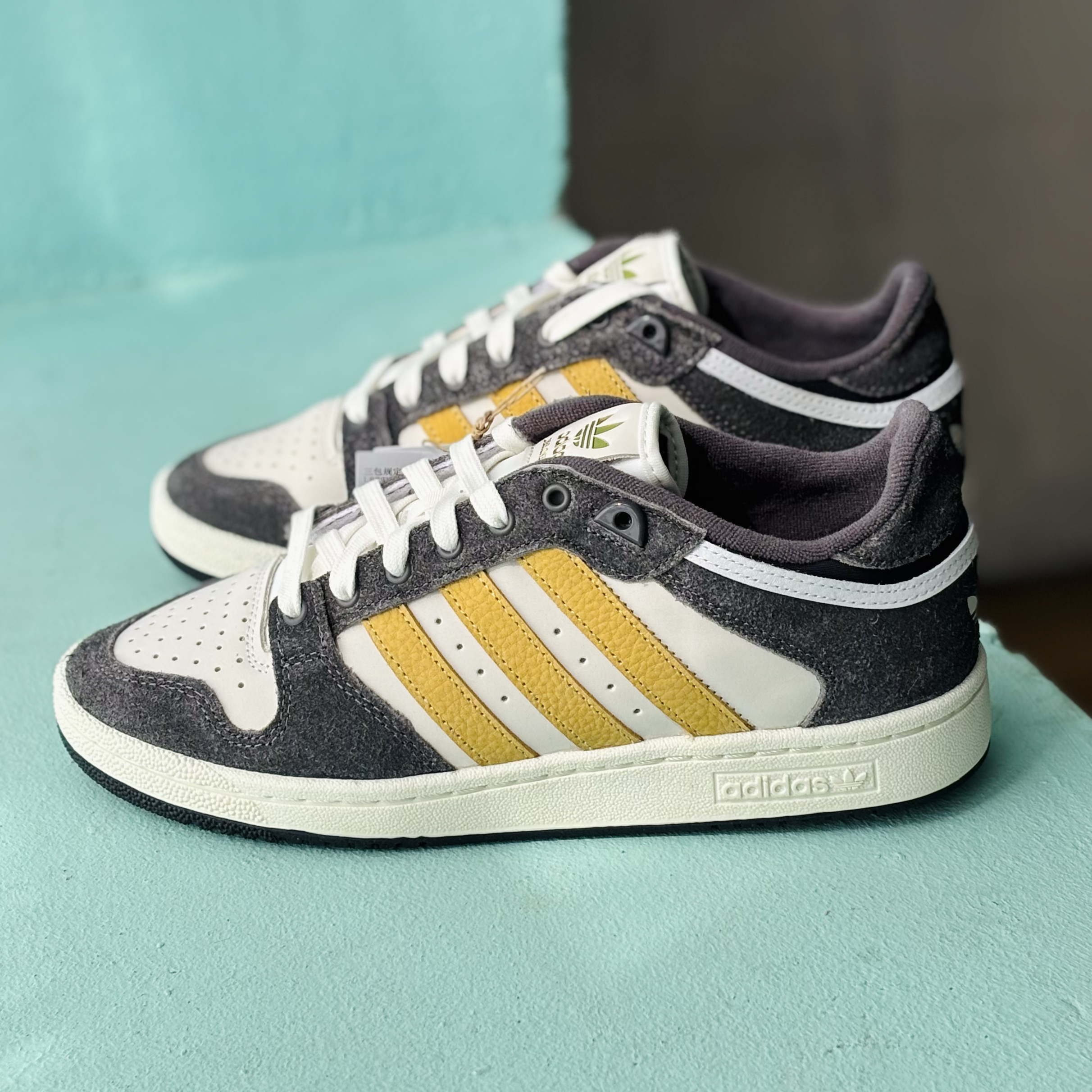 阿迪达斯 三叶草 男子皮质耐磨灰色透气休闲运动板鞋 IH3072 N仓 - 图1