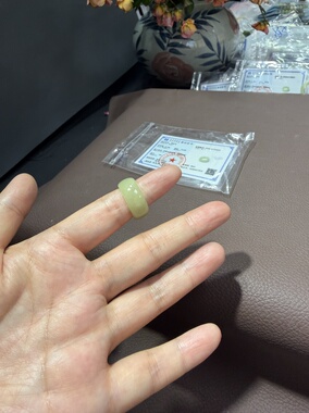 特价天然和田玉黄玉港码9.5码指环戒指吊坠男女款带证书473号