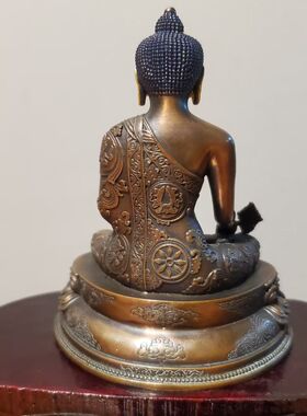 尼泊尔工艺藏传纯铜药师佛释迦牟尼佛做旧画脸摆件做工精美殊胜